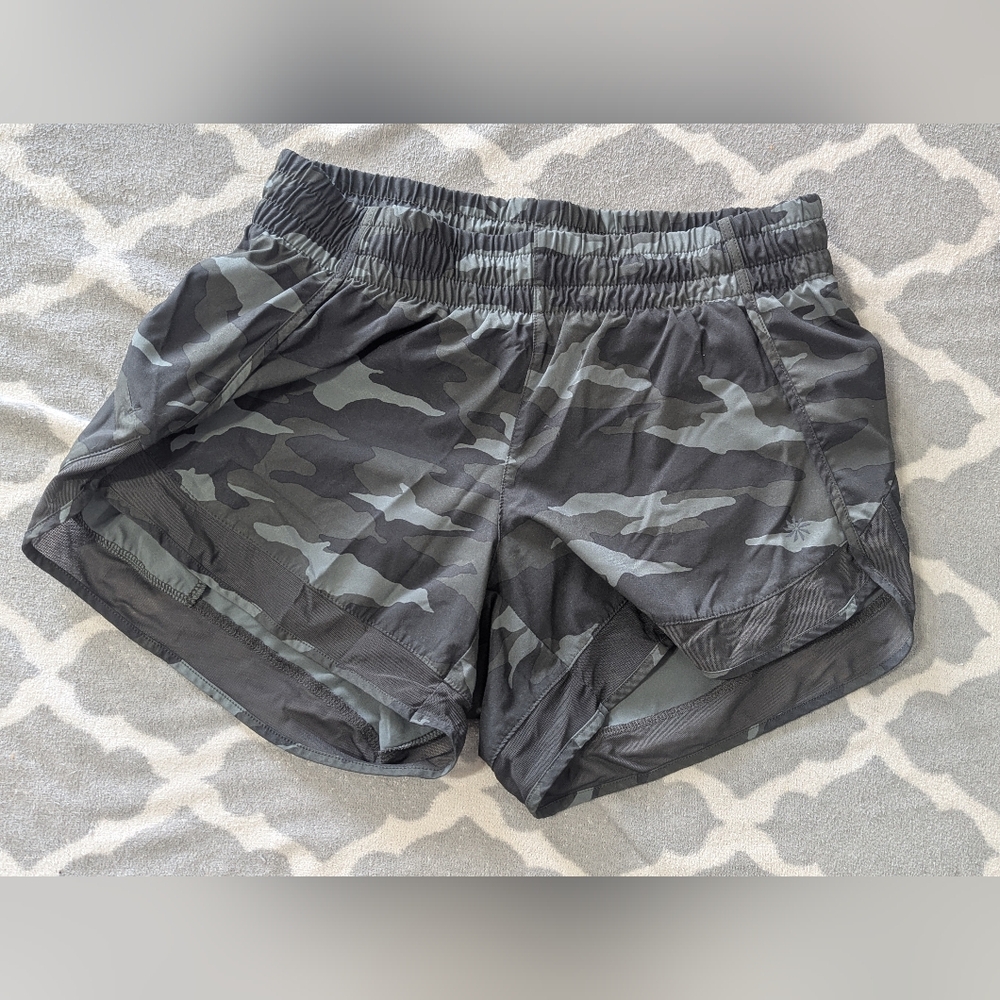 Athleta XS Mesh Racer Run Shorts Gray Camo Lined 10”